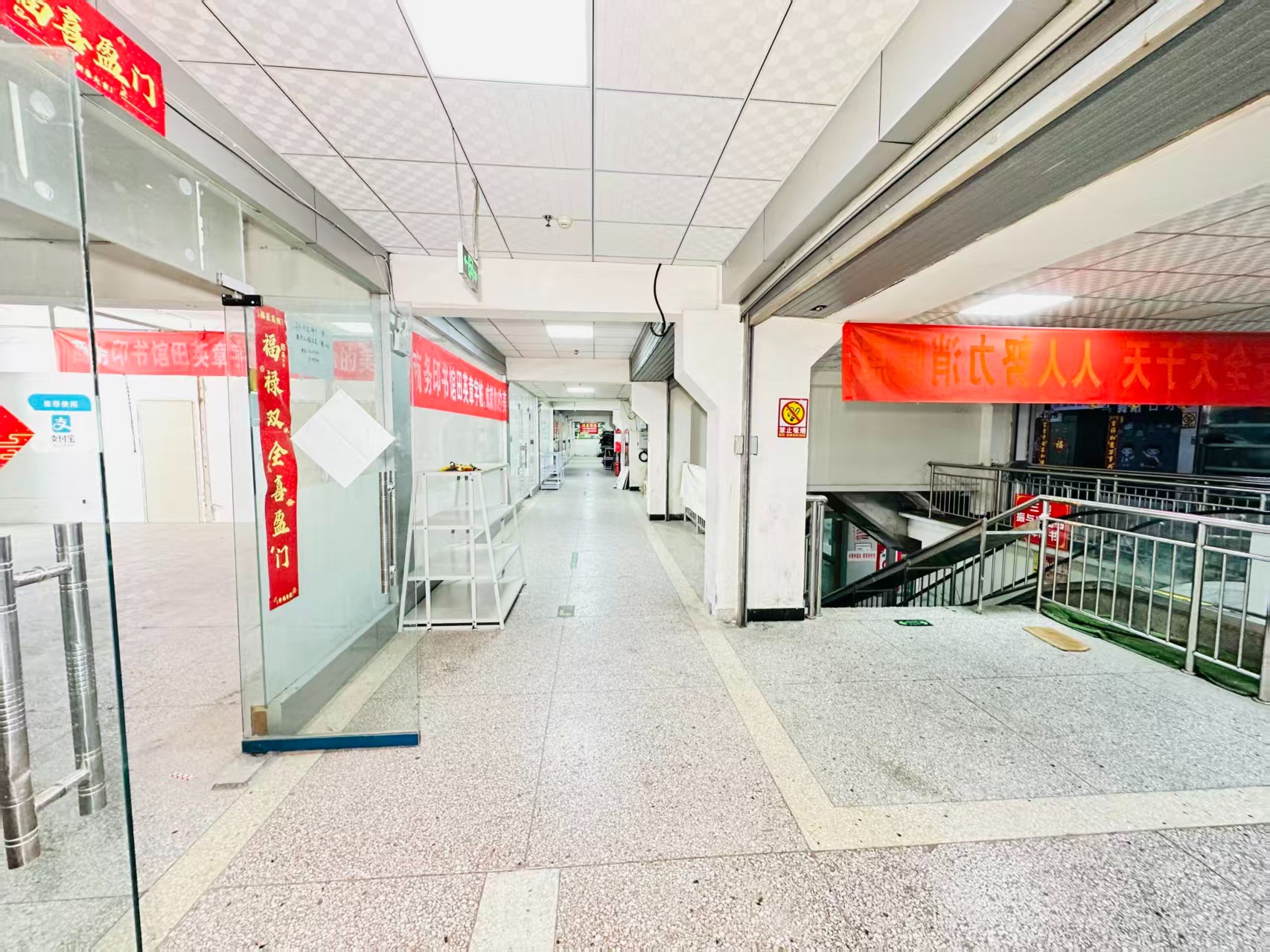 春都路引入人工智能技术应用场景，推动AI与商业、零售、电商、企业服务等领域融合发展。